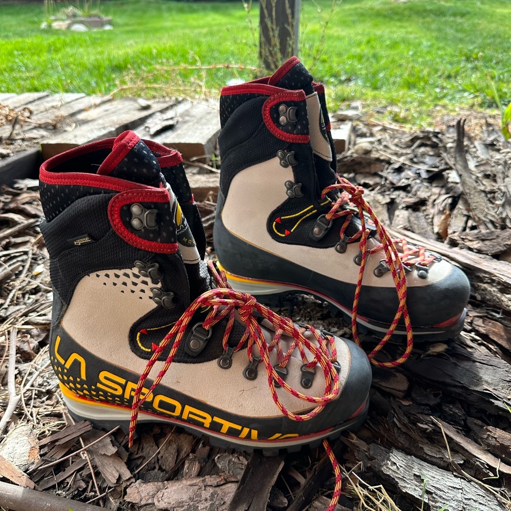 EUC La Sportiva Nepal Cube GTX Boots, size 40 (women’s 8-8.5)